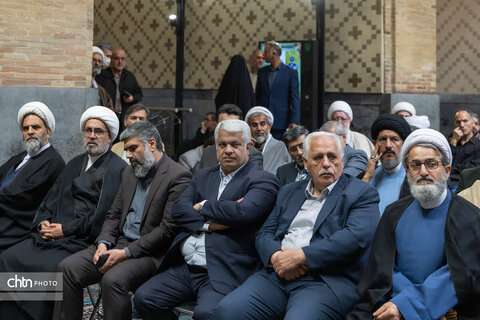 قرآن نفیس خطی با تقریظ رهبر شهید انقلاب در حرم رضوی رونمایی شد