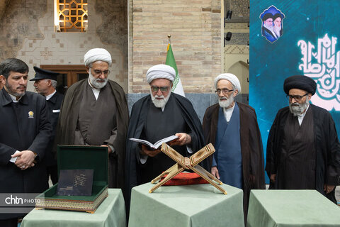 قرآن نفیس خطی با تقریظ رهبر شهید انقلاب در حرم رضوی رونمایی شد