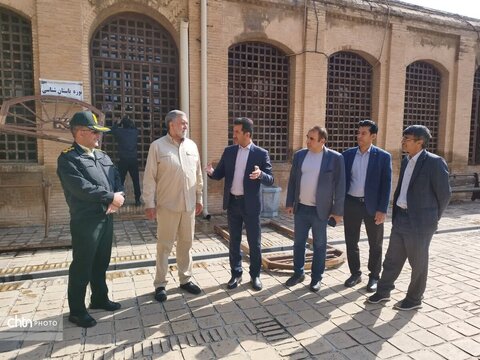 بازدید مشاور وزیر میراث‌فرهنگی از قلعه فلک‌الافلاک و بررسی خسارات جنگ و تجهیزات حفاظتی