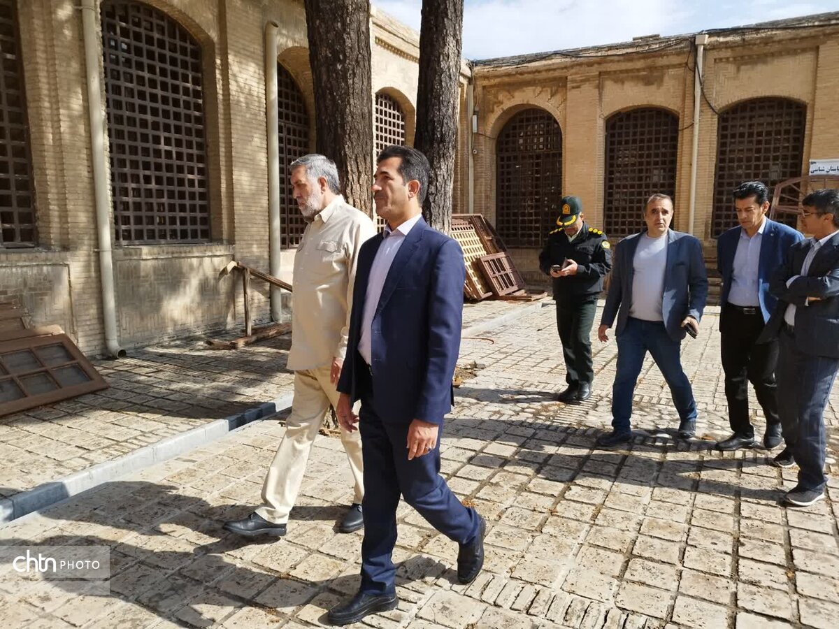 بازدید مشاور وزیر میراث‌فرهنگی از قلعه فلک‌الافلاک و بررسی خسارات جنگ و تجهیزات حفاظتی