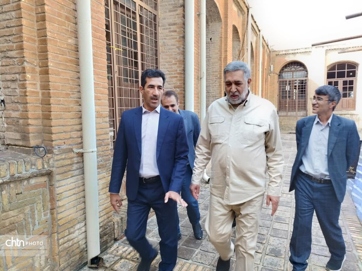 بازدید مشاور وزیر میراث‌فرهنگی از قلعه فلک‌الافلاک و بررسی خسارات جنگ و تجهیزات حفاظتی