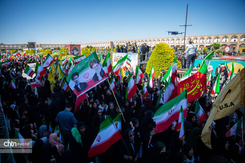 اجتماع دختران و بانوان جان‌فدای اصفهانی در مجموعه جهانی میدان امام(ره)