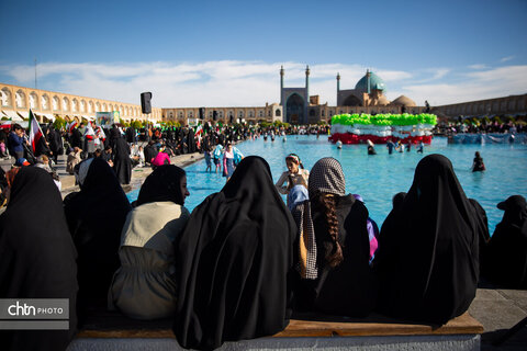 اجتماع دختران و بانوان جان‌فدای اصفهانی در مجموعه جهانی میدان امام(ره)