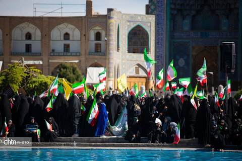 اجتماع دختران و بانوان جان‌فدای اصفهانی در مجموعه جهانی میدان امام(ره)