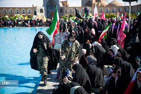 اجتماع دختران و بانوان جان‌فدای اصفهانی در مجموعه جهانی میدان امام(ره)