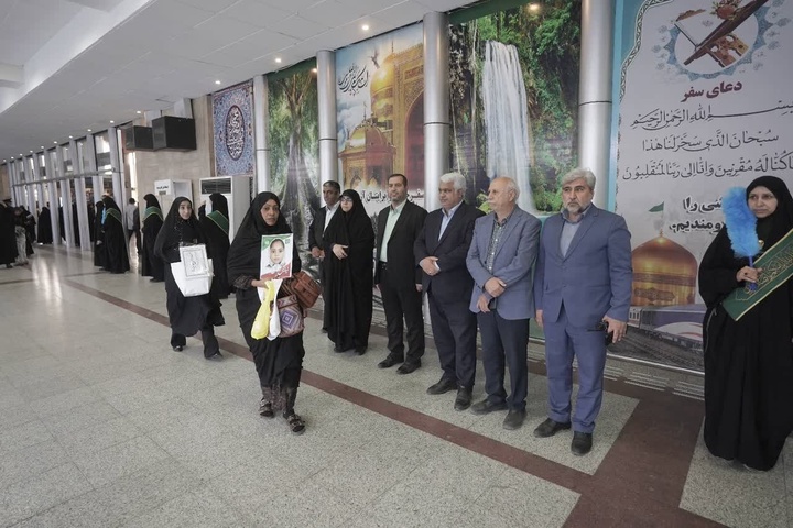 مدیرکل میراث‌فرهنگی خراسان رضوی به همراه خادمان امام رضا(ع)، خانواده‌ شهدای میناب در مشهد را بدرقه کرد