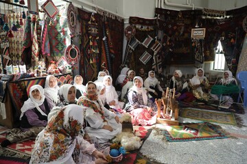 آموزش صنایع‌دستی در شهرستان نمین تداوم دارد/ حمایت از هنرمندان صنایع‌دستی و سرمایه‌گذاران حوزه گردشگری در اولویت است