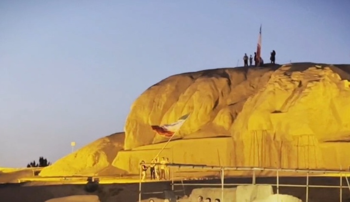 تشکیل زنجیره انسانی به‌منظور پاسداشت سیلک در کاشان