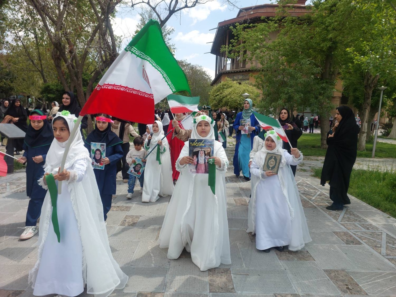 دولتخانه صفوی قزوین میزبان دختران مینودری