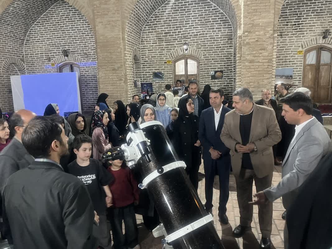 رصد ستارگان در مجموعه تاریخی و گردشگری رباط لاری تربت حیدریه برگزار شد