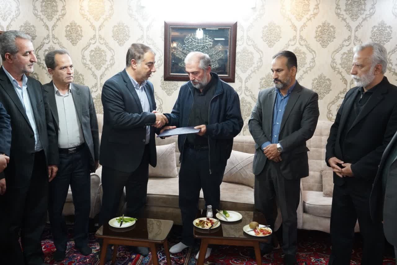 دیدار مدیرکل میراثفرهنگی استان همدان با خانواده شهیدان محمدی