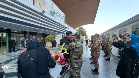 میزبانی  خانواده محترم شهدای میناب در دهه کرامت در مشهد مقدس