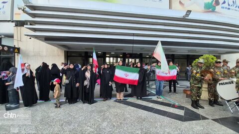 میزبانی  خانواده محترم شهدای میناب در دهه کرامت در مشهد مقدس