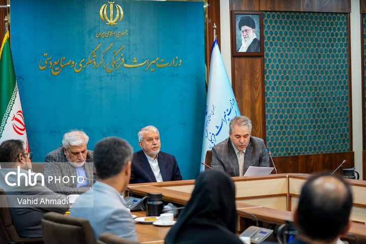 نشست وزیر با مدیران معاونت مالی و اداری