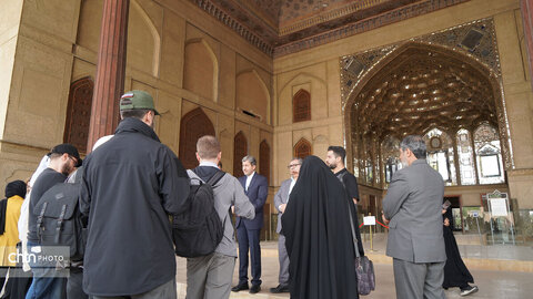 حضور سومین گروه خبرنگاران خارجی در بناهای تاریخی آسیب دیده اصفهان