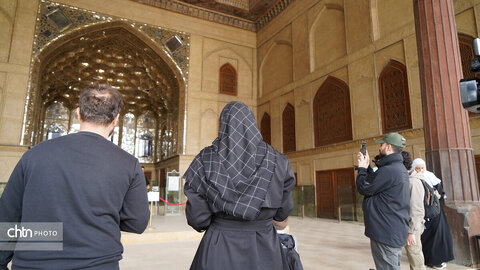 حضور سومین گروه خبرنگاران خارجی در بناهای تاریخی آسیب دیده اصفهان