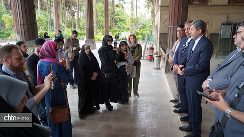حضور سومین گروه خبرنگاران خارجی در بناهای تاریخی آسیب دیده اصفهان