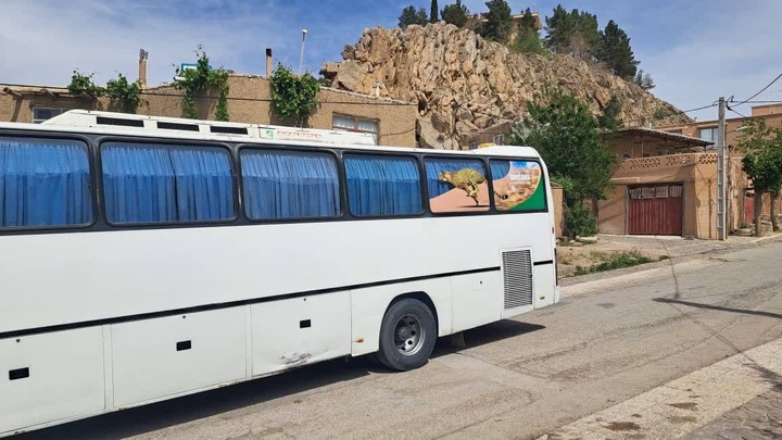 اتوبوس روستا قلعه‌بالا به «سفیر سیار حیات‌وحش توران» تبدیل شد