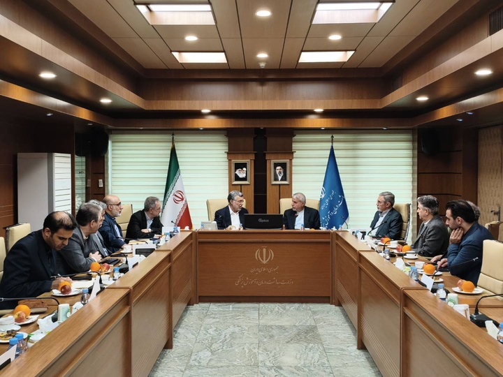 نظام سلامت در خط مقدم تامین آرامش اجتماعی قرار دارد/ فداکاری کادر درمان باید به گفتمان ملی تبدیل شود