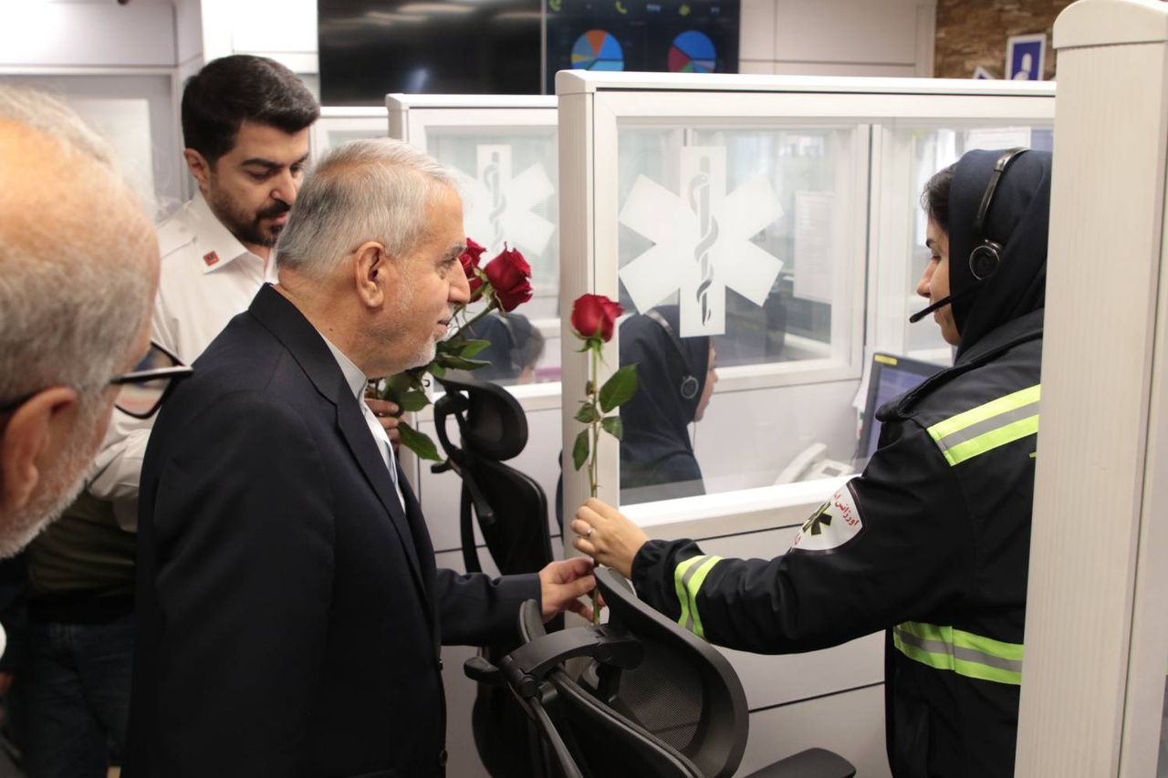 حضور وزیر میراث‌فرهنگی، گردشگری و صنایع‌دستی در سازمان اورژانس کشور/ تقدیر از خط مقدم نجات و ادای احترام به شهدای سلامت