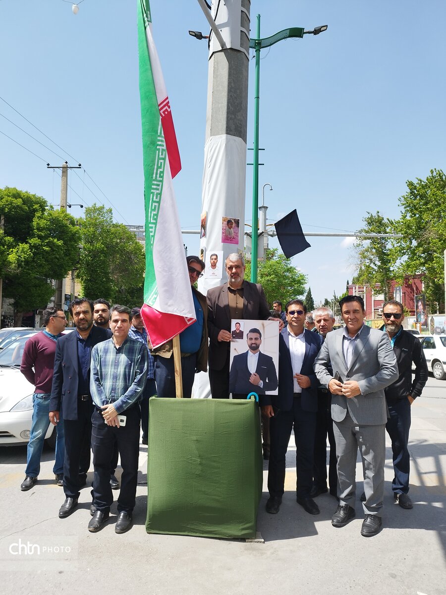پاسداشت پرچم پرافتخار ایران توسط مدیران و کارکنان اداره‌کل میراث‌فرهنگی لرستان