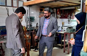 بازدید مدیرکل میراث‌فرهنگی استان مرکزی از کارگاه صنایع‌دستی