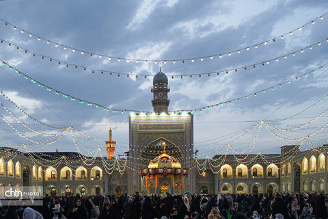 حال و هوای حرم مطهر رضوی در شب میلاد امام رضا علیه‌السلام