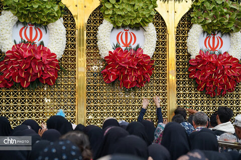 حال و هوای حرم مطهر رضوی در شب میلاد امام رضا علیه‌السلام