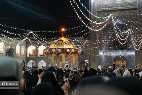 حال و هوای حرم مطهر رضوی در شب میلاد امام رضا علیه‌السلام