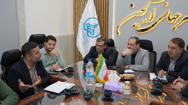 نشست مشورتی و بررسی مسائل و مشکلات  تولیدکنندگان سفال و سرامیک لالجین