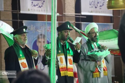 طنین یا رضا (ع) در قلب یزد؛ اجتماع بزرگ «زیر سایه خورشید» برگزار شد
