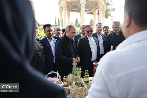 رایحه میمند در رواق حافظ