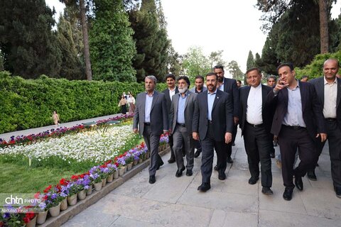 رایحه میمند در رواق حافظ