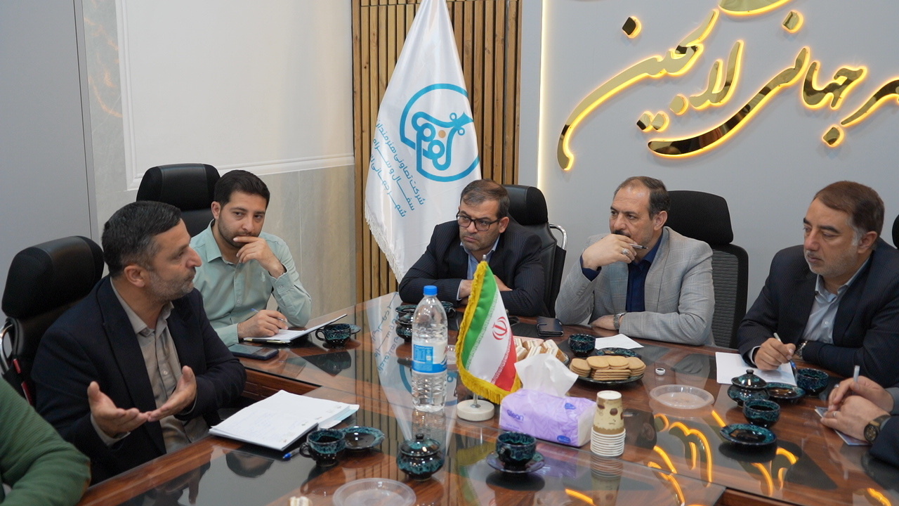 نشست مشورتی و بررسی مسائل و مشکلات  تولیدکنندگان سفال و سرامیک لالجین