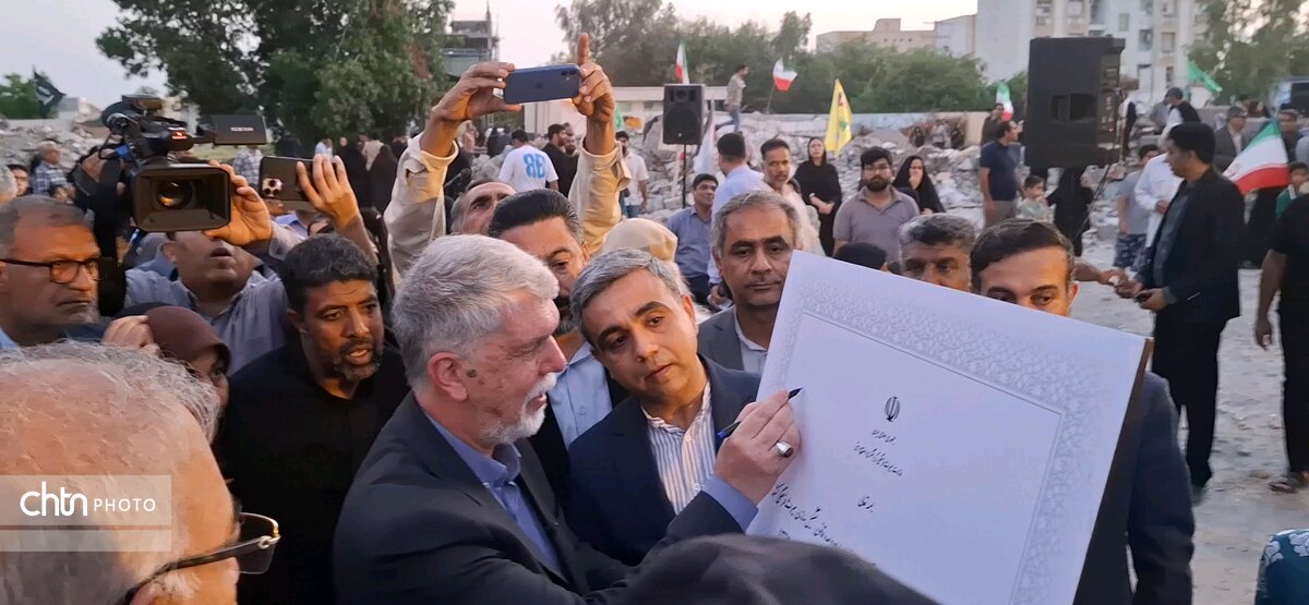 رونمایی از لوح ثبت ملی مدرسه شجره طیبه میناب