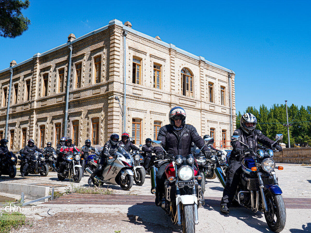 رالی گردشگری موتورسواران با محوریت آثار تاریخی آسیب‌دیده در لرستان برگزار شد