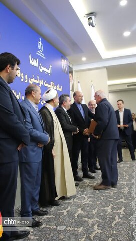 اهداء سند آرامگاه فردوسی به اداره کل میراث فرهنگی،گردشگری و صنایع دستی خراسان رضوی