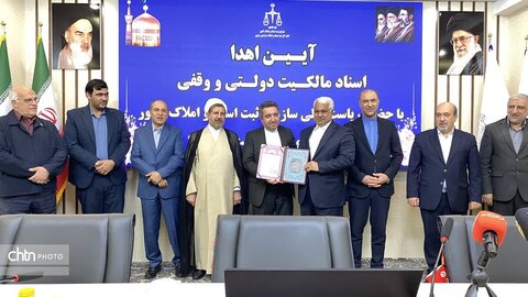 اهداء سند آرامگاه فردوسی به اداره کل میراث فرهنگی،گردشگری و صنایع دستی خراسان رضوی