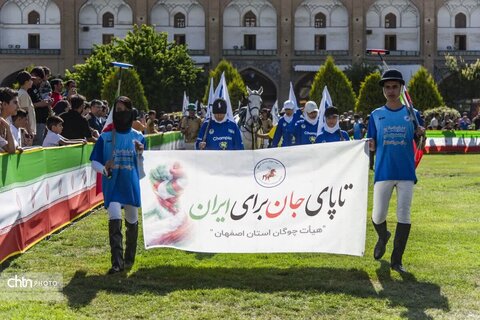 برگزاری مسابقه چوگان به یاد شهدای جنگ رمضان در میدان امام خمینی(ره) اصفهان
