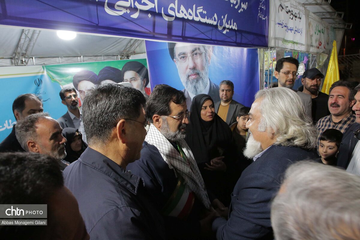 راهاندازی «میز ارتباطات مردمی مدیران دستگاههای اجرایی قم» با حضور استاندار در موکب «جان من، ایران من»
