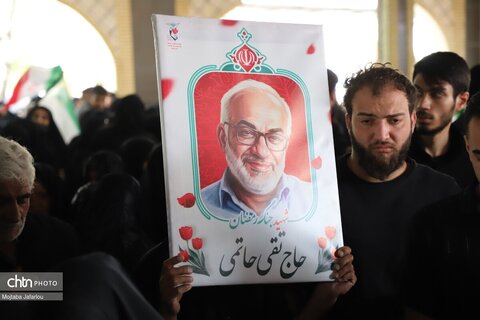 حضور پرشور کارکنان اداره‌کل میراث‌فرهنگی، گردشگری و صنایع‌دستی استان زنجان در آیین تشییع پیکر مطهر  شهید تقی حاتمی و شهید حسین زارعی