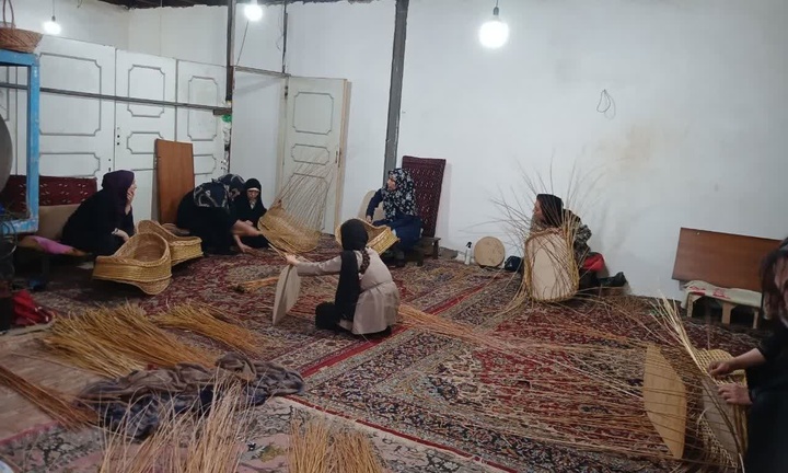 بهره‌گیری از ظرفیت شهرستان‌های همجوار برای جهش در تولید و فروش صنایع‌دستی