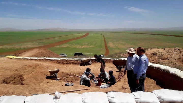 فرمانده یگان حفاظت از کاوش تپه تاریخی روستای حسین‌آباد بازدید کرد