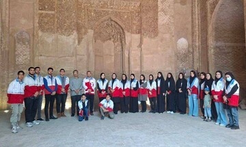 بازدید داوطلبان و جوانان هلال‌احمر از مسجد جامع ورامین