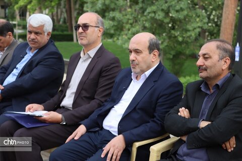 حضور میدانی استاندار خراسان رضوی و معاونین در دومین جلسه کارگروه احیاء توس در آرامگاه فردوسی