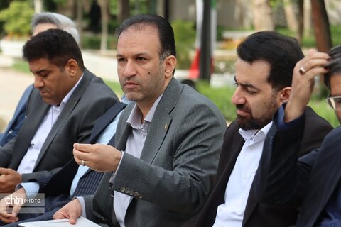 حضور میدانی استاندار خراسان رضوی و معاونین در دومین جلسه کارگروه احیاء توس در آرامگاه فردوسی