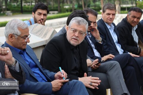 حضور میدانی استاندار خراسان رضوی و معاونین در دومین جلسه کارگروه احیاء توس در آرامگاه فردوسی