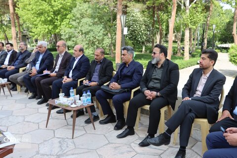 حضور میدانی استاندار خراسان رضوی و معاونین در دومین جلسه کارگروه احیاء توس در آرامگاه فردوسی