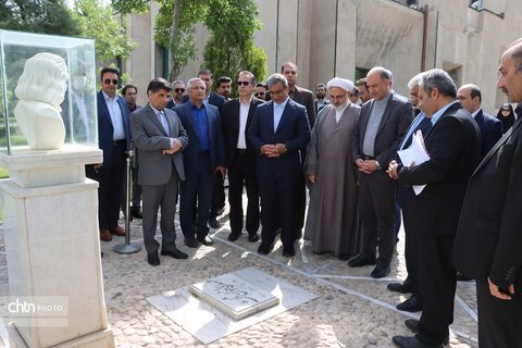 حضور میدانی استاندار خراسان رضوی و معاونین در دومین جلسه کارگروه احیاء توس در آرامگاه فردوسی
