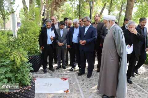 حضور میدانی استاندار خراسان رضوی و معاونین در دومین جلسه کارگروه احیاء توس در آرامگاه فردوسی